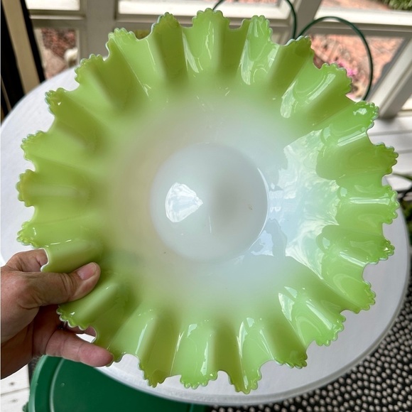 ANTIQUE, VICTORIAN, GLASS, ROUND BRIDES BASKET WITH RUFFLED & CRIMPED RIM. - Picture 7 of 10